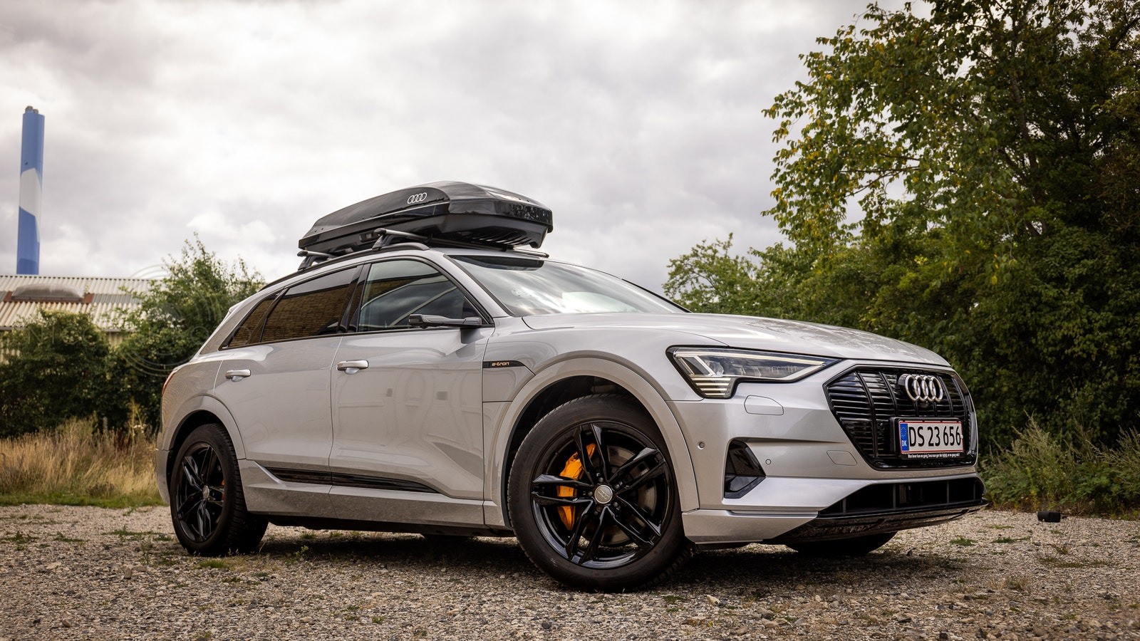 Grå Audi e-tron fra 2019
