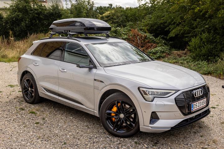 Grå Audi e-tron fra 2019