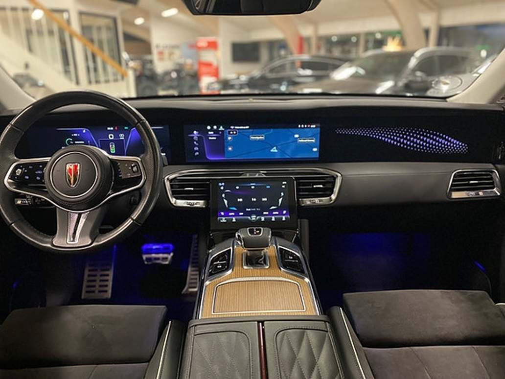 undefined Hongqi E-HS9 fra 2024