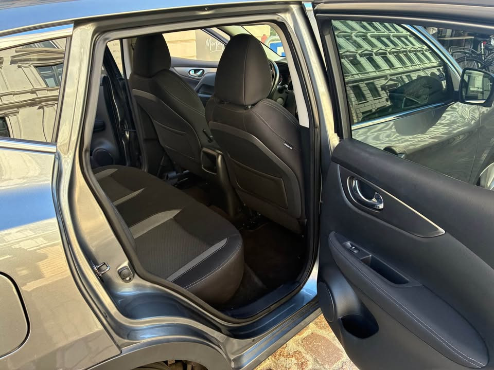 Grå Nissan Qashqai fra 2018