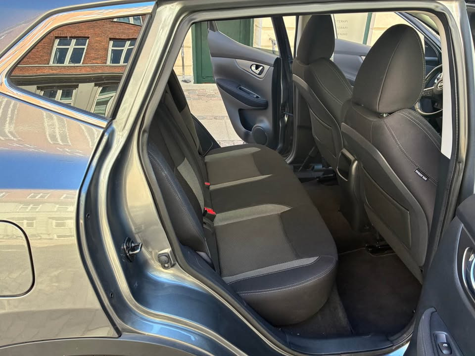 Grå Nissan Qashqai fra 2018