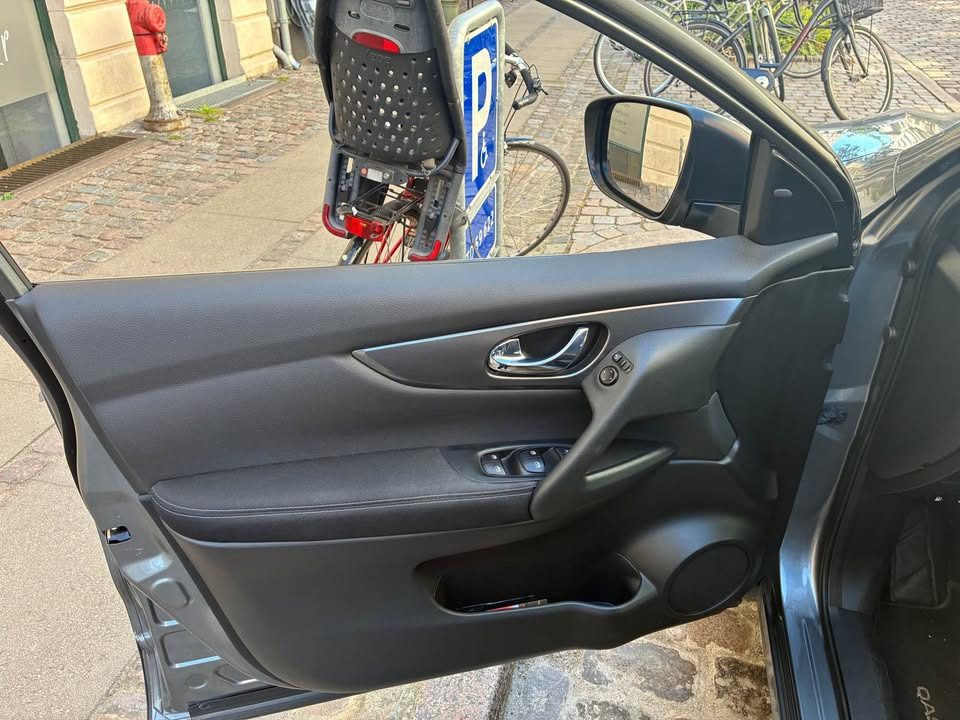 Grå Nissan Qashqai fra 2018