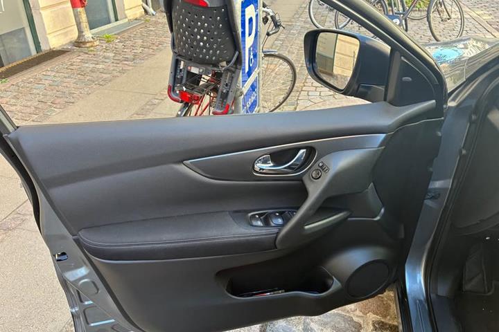 Grå Nissan Qashqai fra 2018
