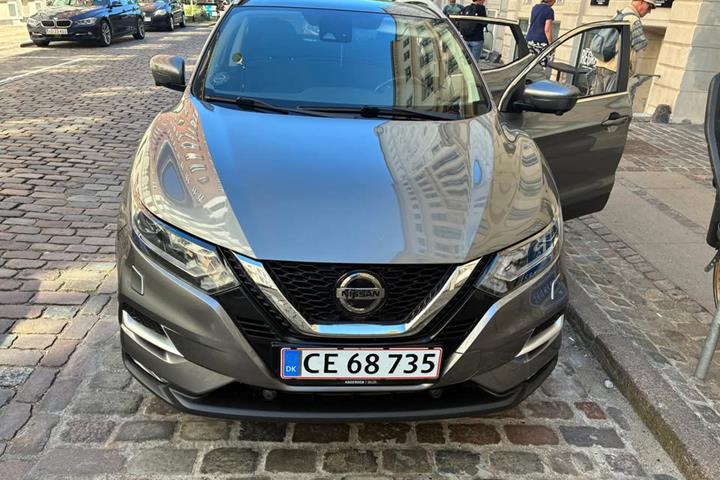Grå Nissan Qashqai fra 2018