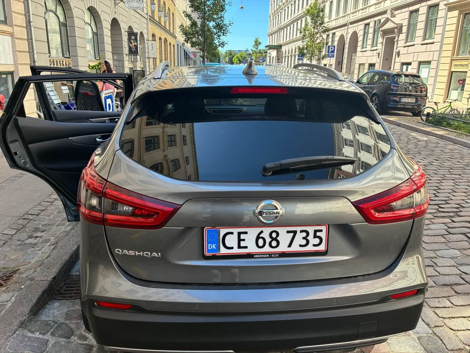 Grå Nissan Qashqai fra 2018