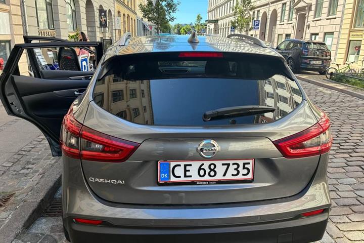 Grå Nissan Qashqai fra 2018