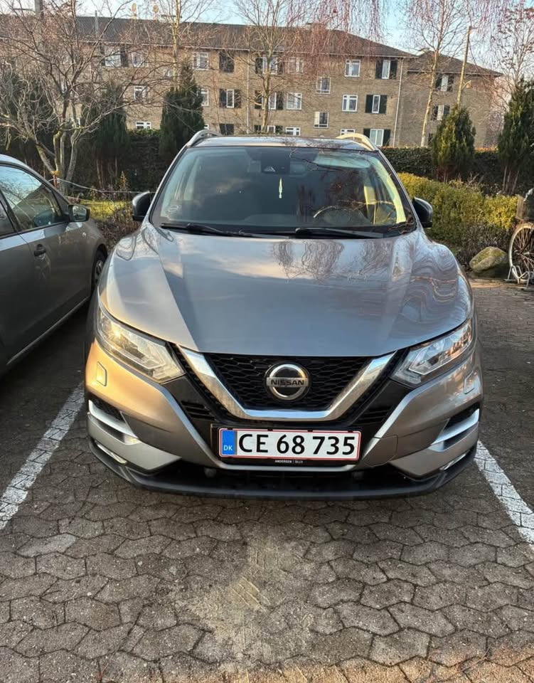 Grå Nissan Qashqai fra 2018