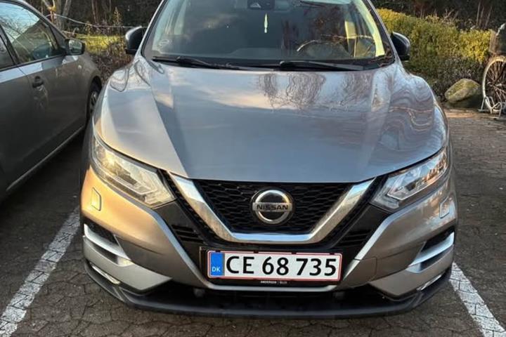 Grå Nissan Qashqai fra 2018