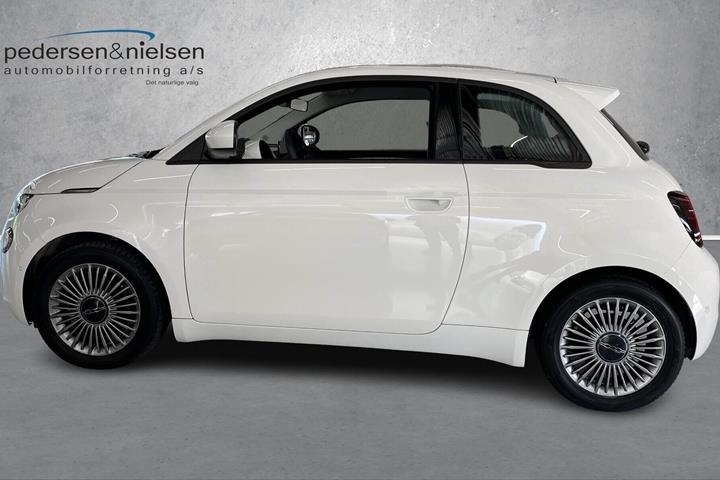 Hvid Fiat 500e fra 2023