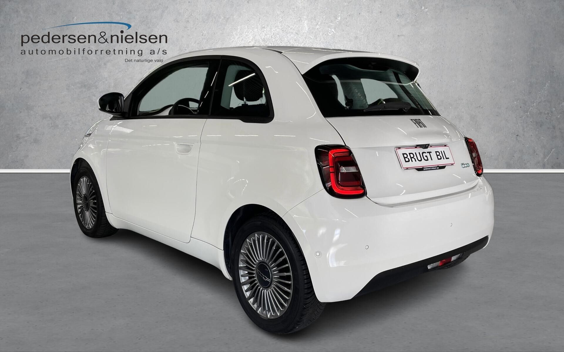 Hvid Fiat 500e fra 2023