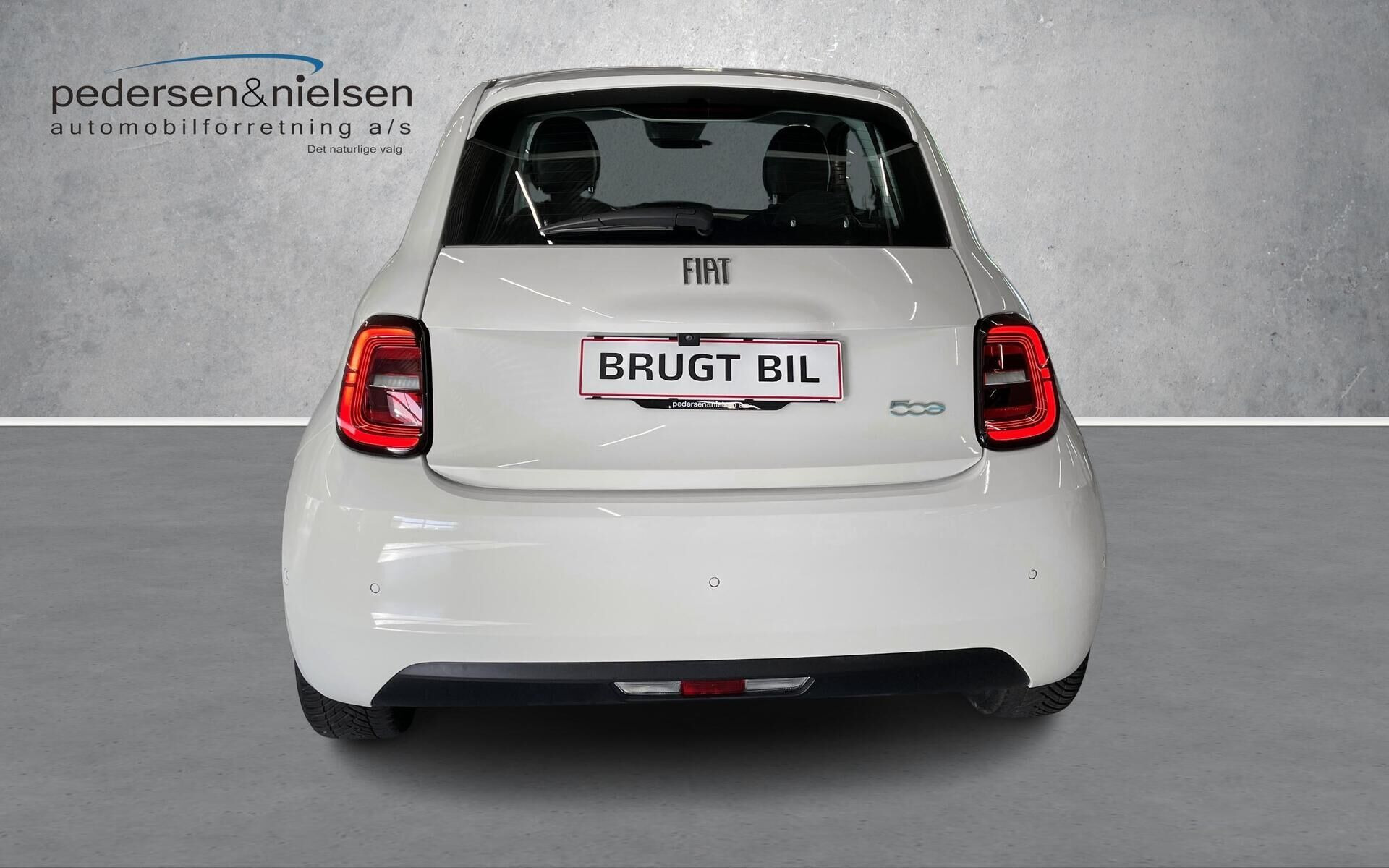 Hvid Fiat 500e fra 2023