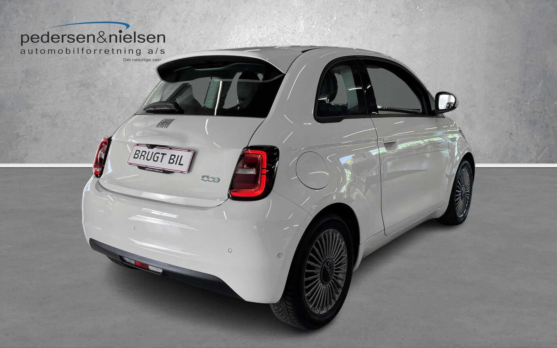 Hvid Fiat 500e fra 2023