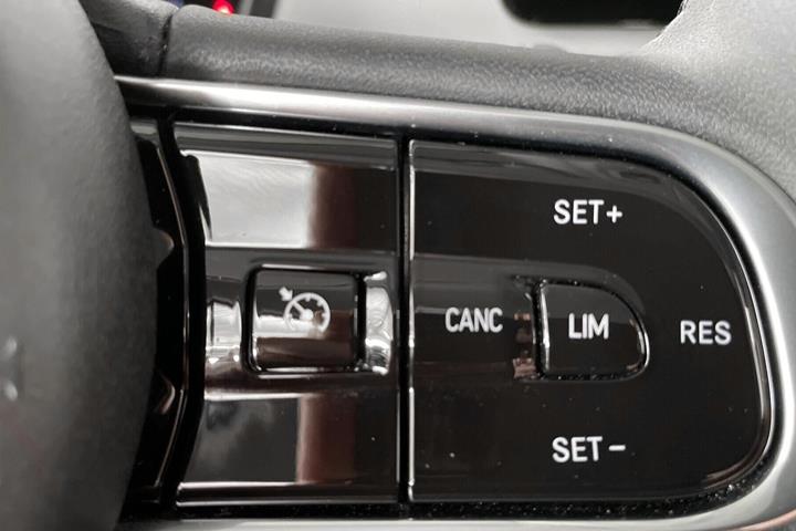 Hvid Fiat 500e fra 2023