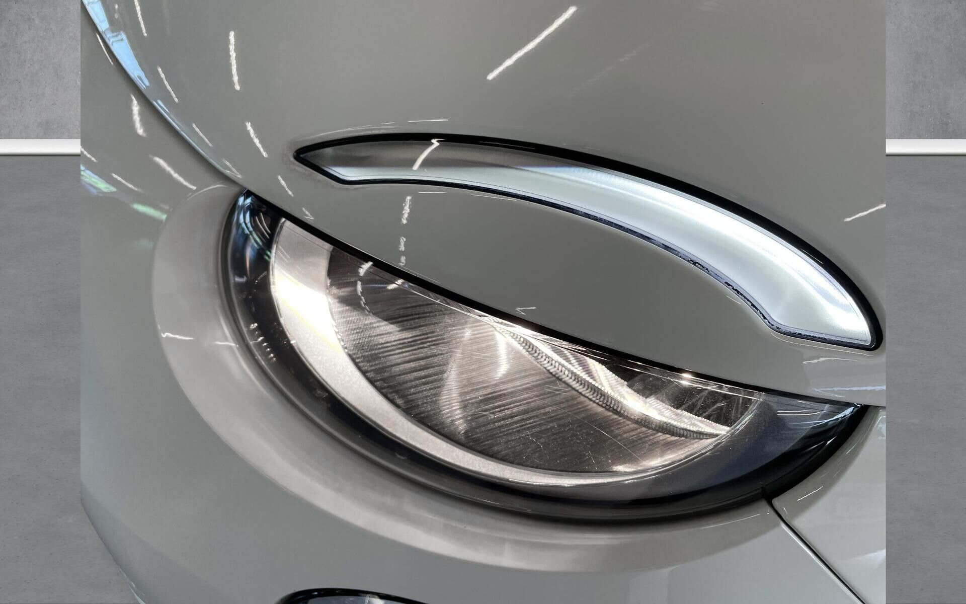 Hvid Fiat 500e fra 2023