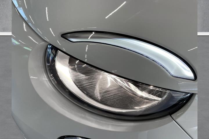 Hvid Fiat 500e fra 2023