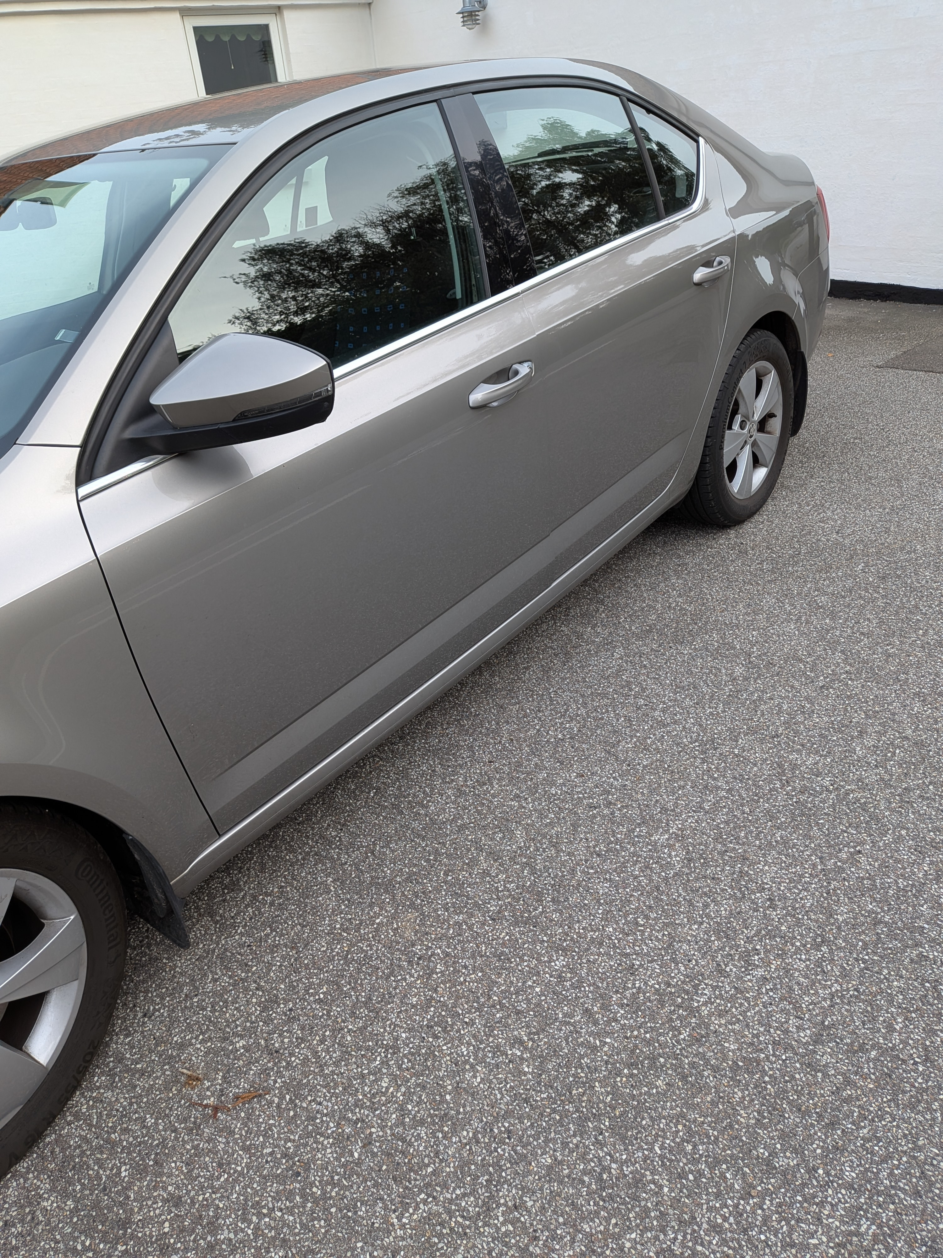 Gul Skoda Octavia fra 2017