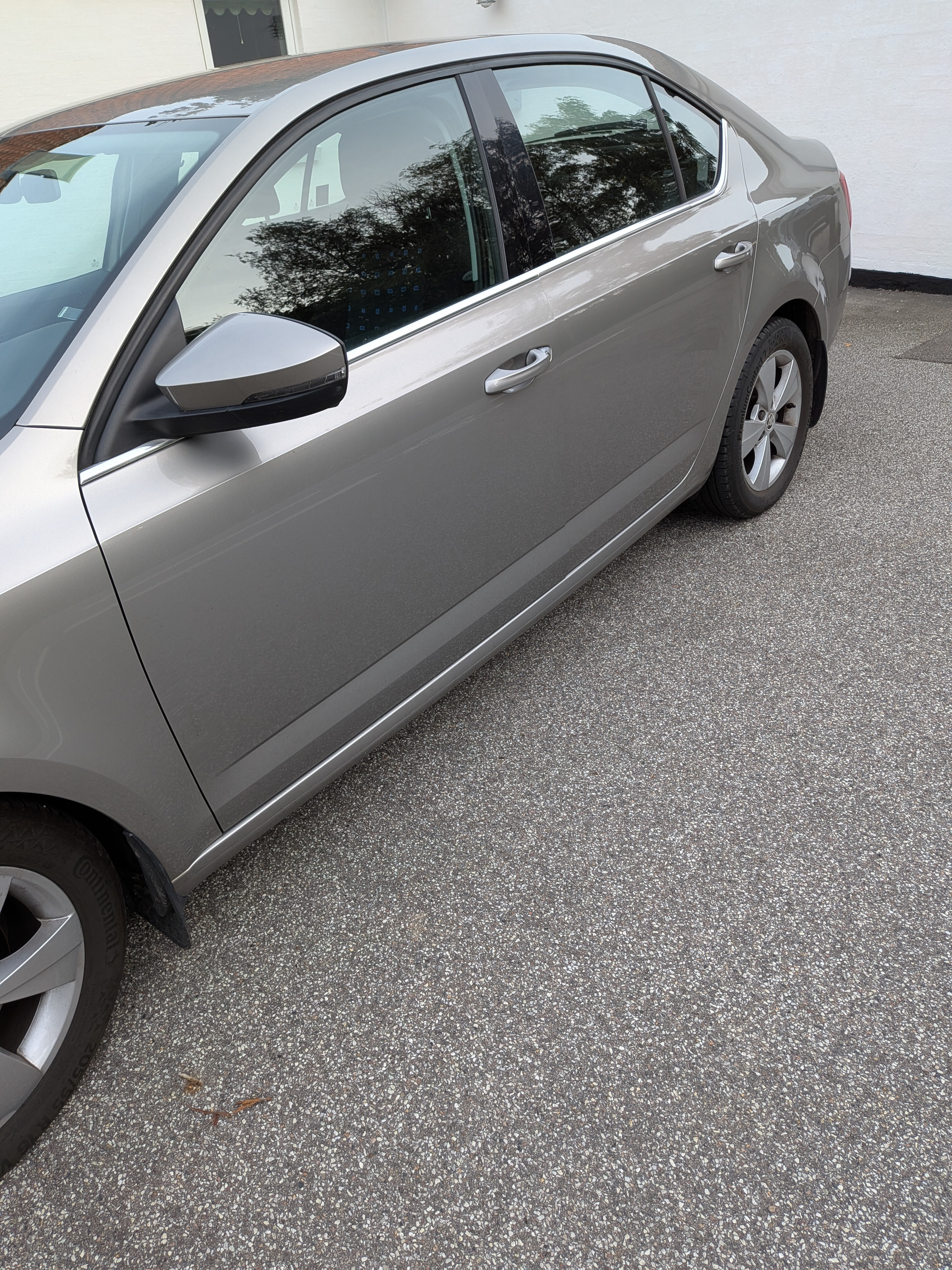 Gul Skoda Octavia fra 2017