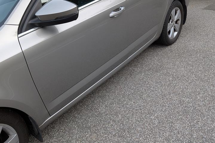 Gul Skoda Octavia fra 2017