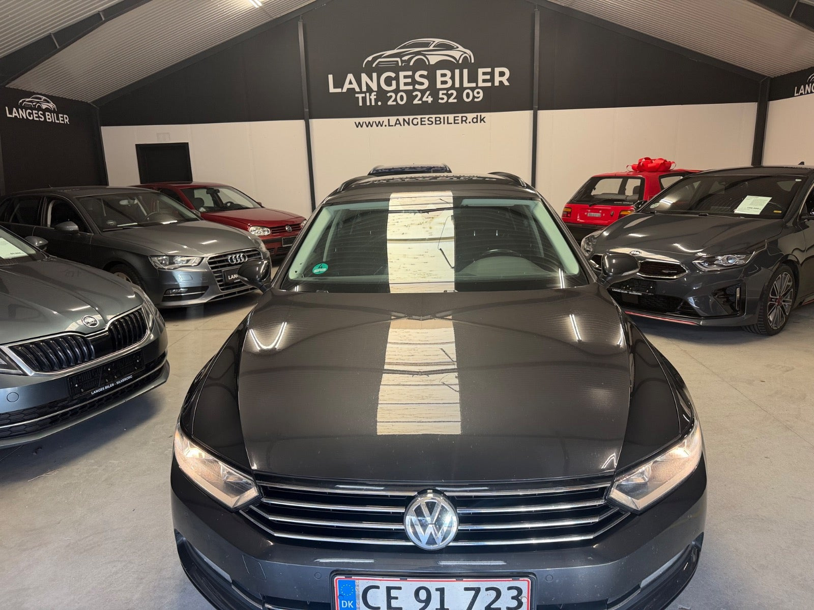 Grå VW Passat fra 2018