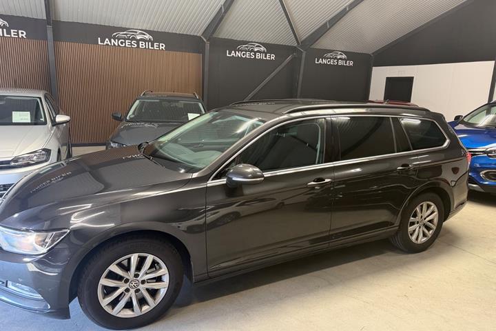 Grå VW Passat fra 2018