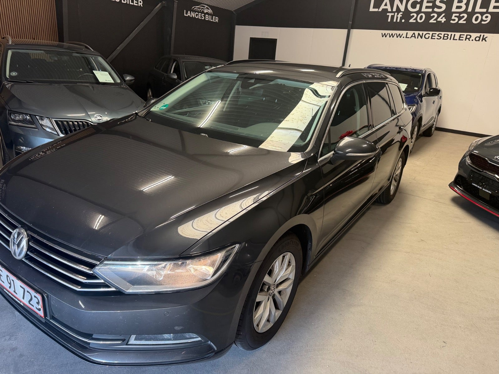 Grå VW Passat fra 2018
