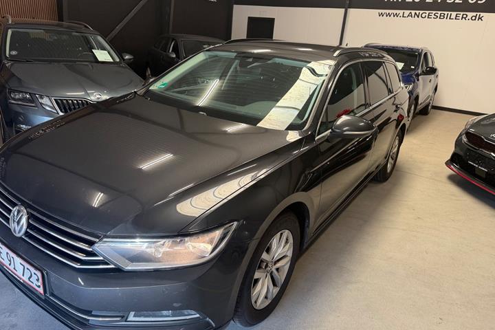Grå VW Passat fra 2018