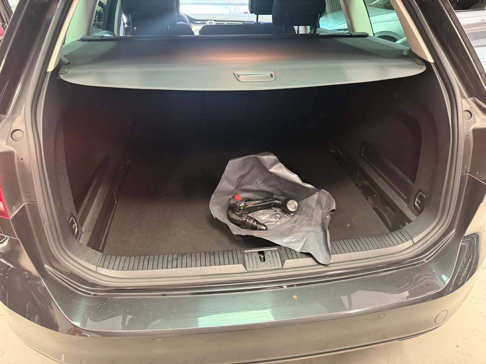 Grå VW Passat fra 2018