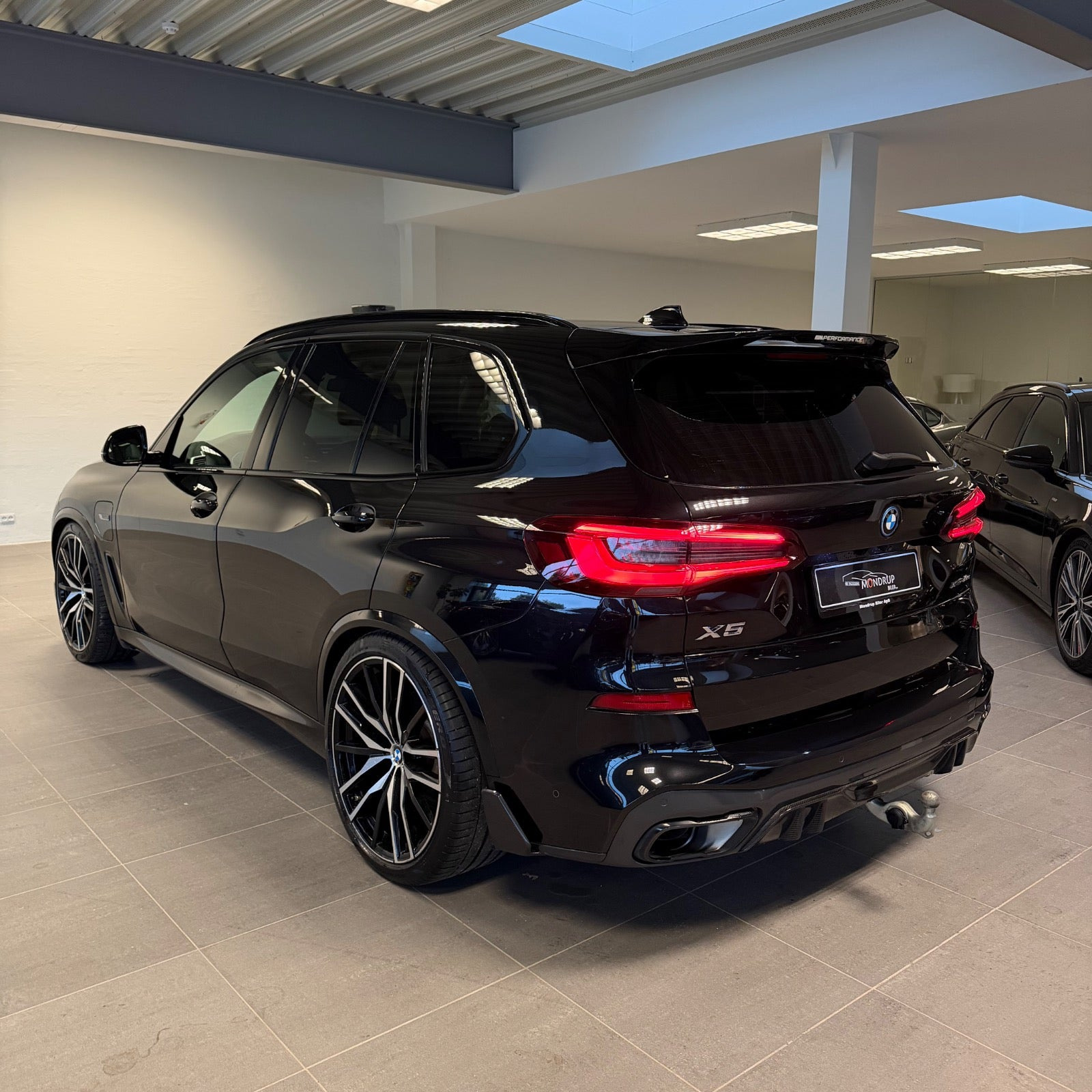 Sort BMW X5 fra 2022