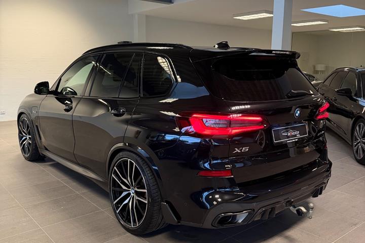 Sort BMW X5 fra 2022