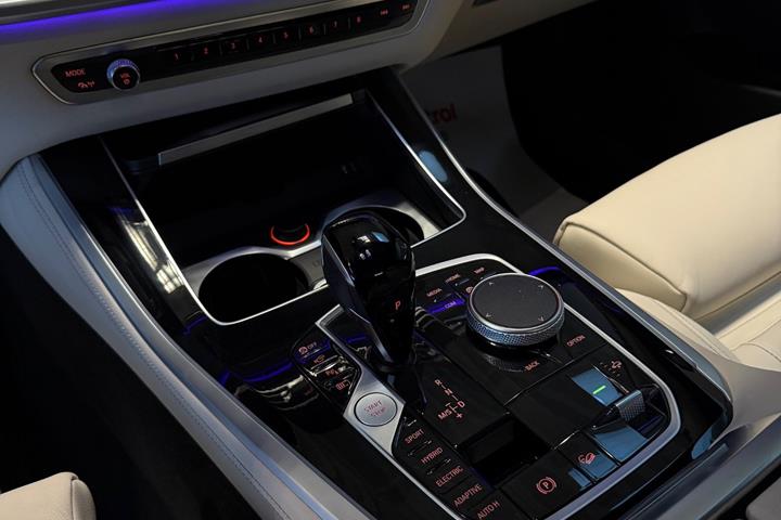 Sort BMW X5 fra 2022