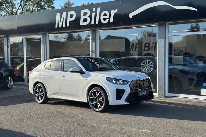 Hvid BMW iX2 fra 2024
