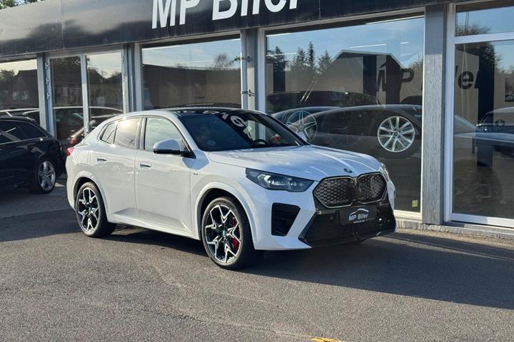 Hvid BMW iX2 fra 2024