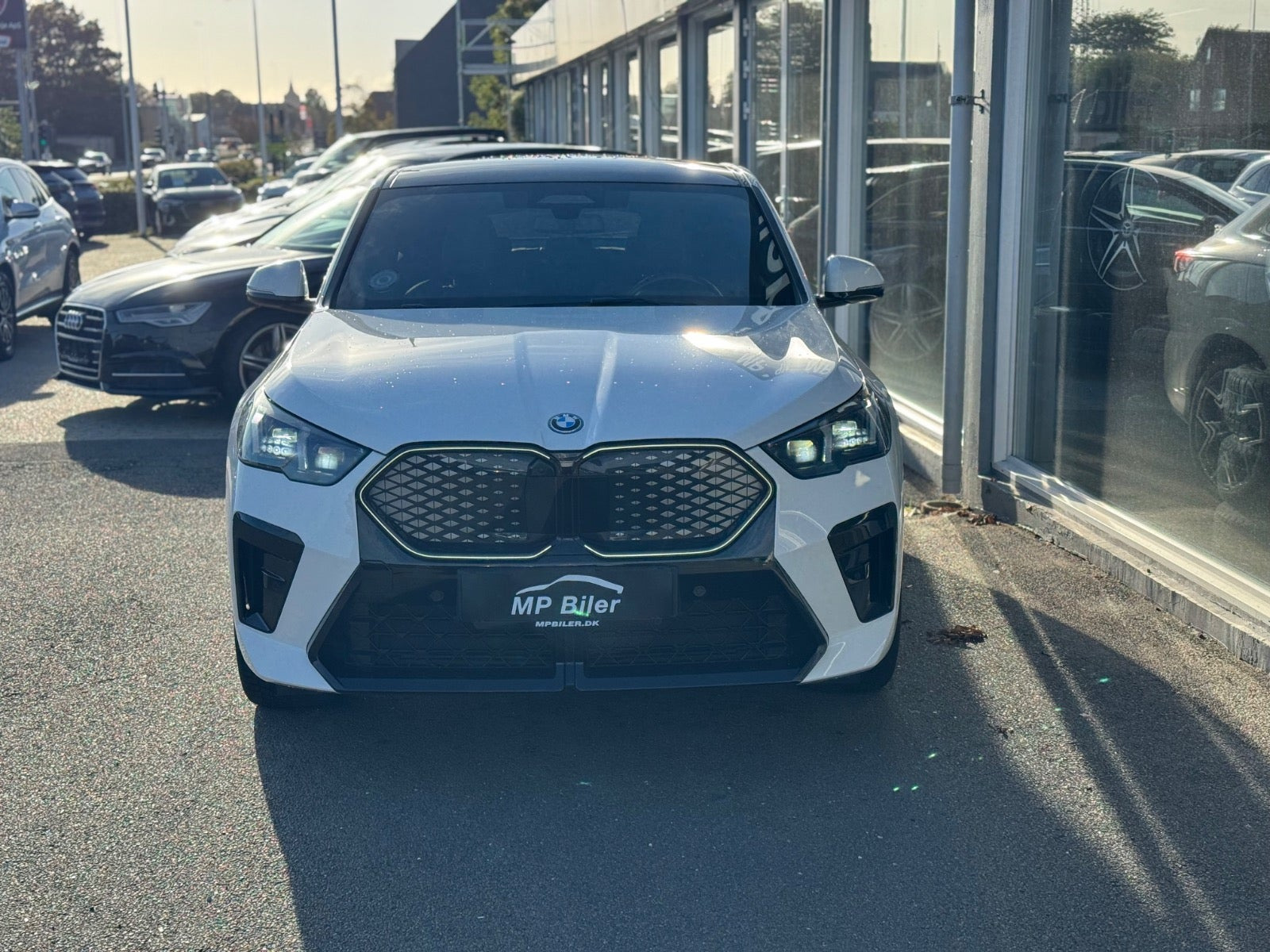 Hvid BMW iX2 fra 2024