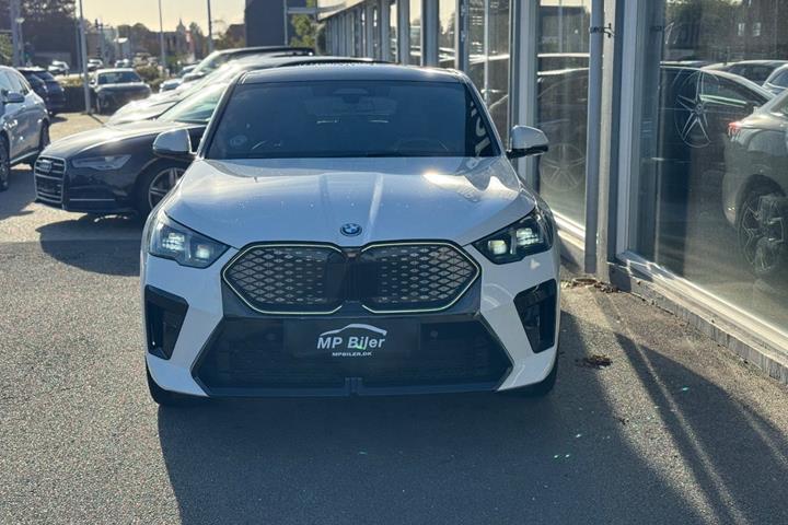 Hvid BMW iX2 fra 2024