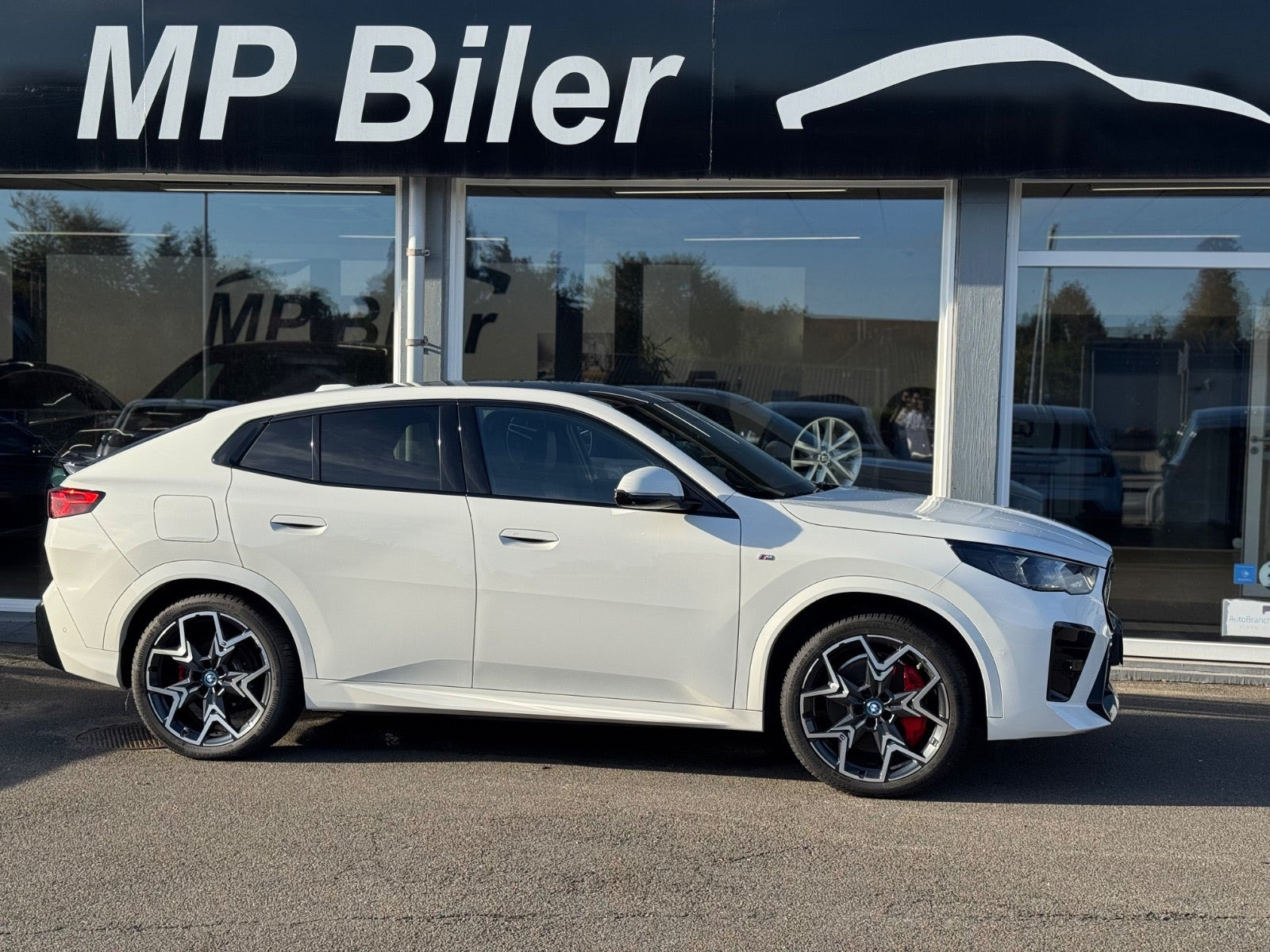 Hvid BMW iX2 fra 2024
