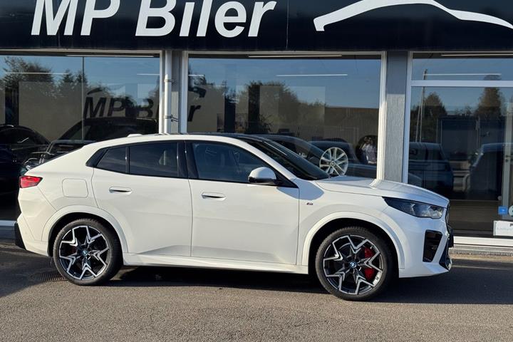 Hvid BMW iX2 fra 2024