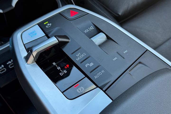 Hvid BMW iX2 fra 2024