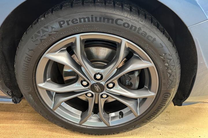 Blå Ford Focus fra 2019
