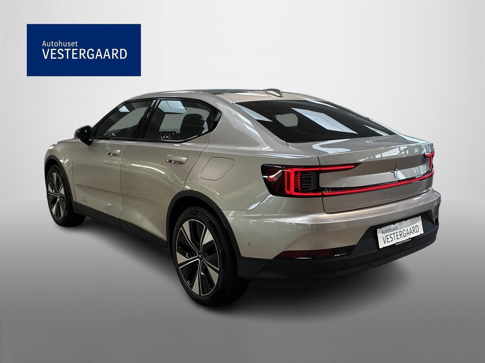 Beige Polestar 2 fra 2024