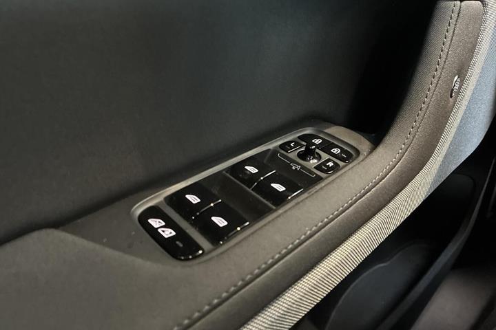 Beige Polestar 2 fra 2024
