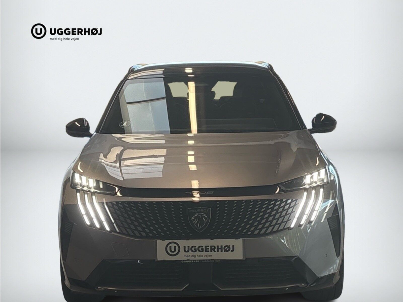 Sølv Peugeot e-5008 fra 2025