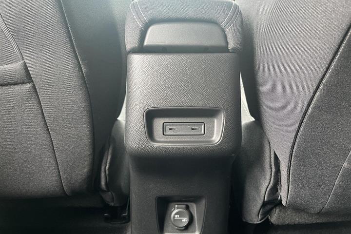 Orange Opel Frontera fra 2025