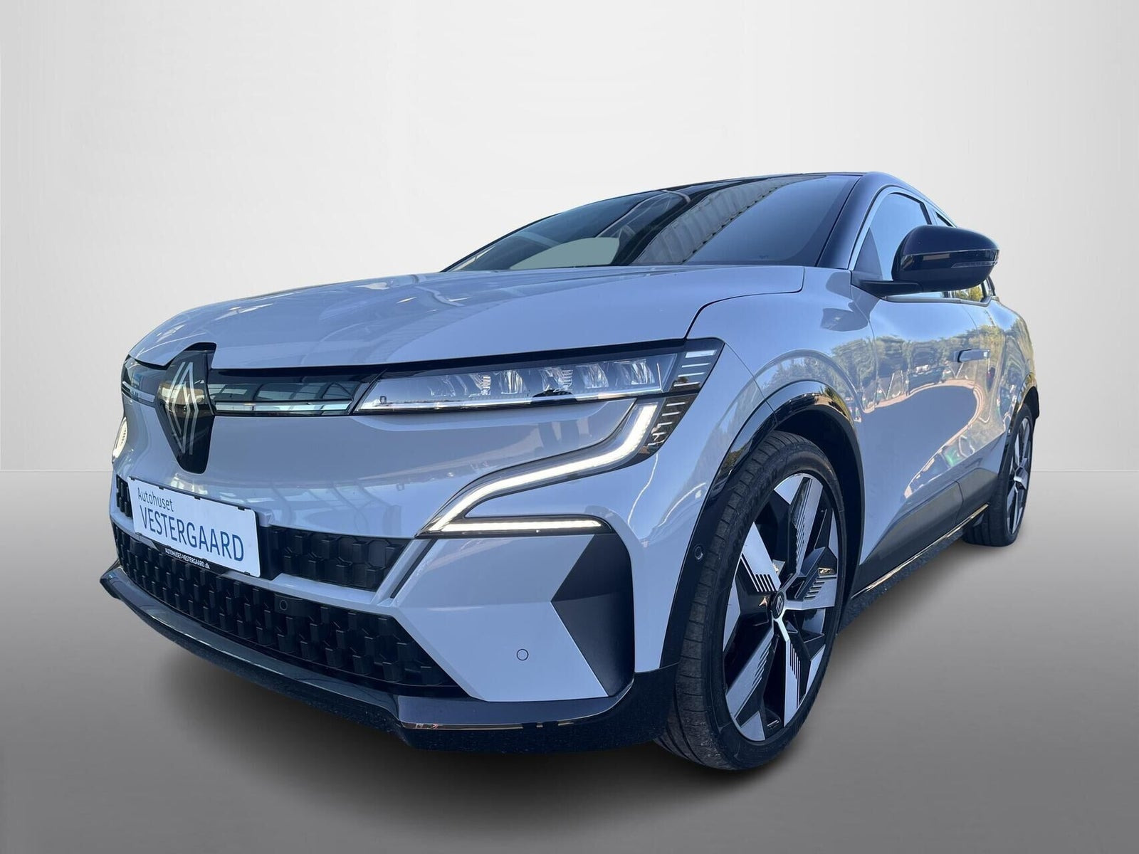 Grå Renault Megane E-Tech fra 2023