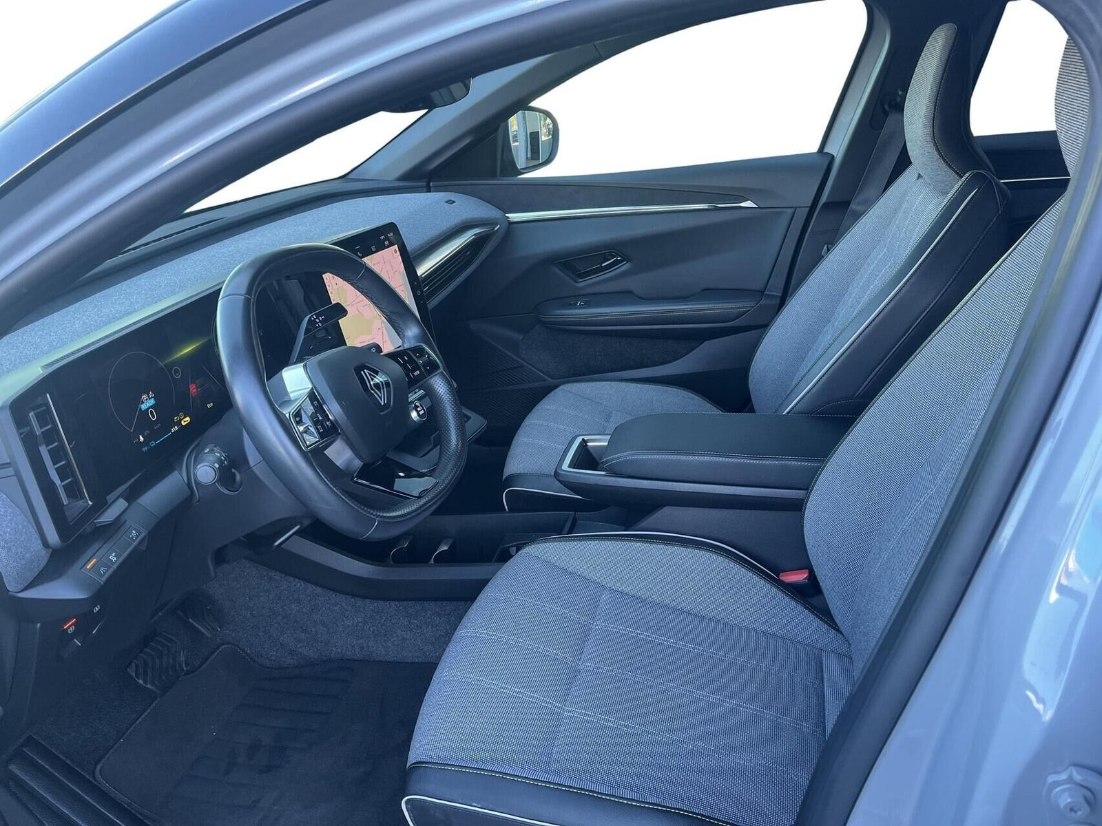 Grå Renault Megane E-Tech fra 2023