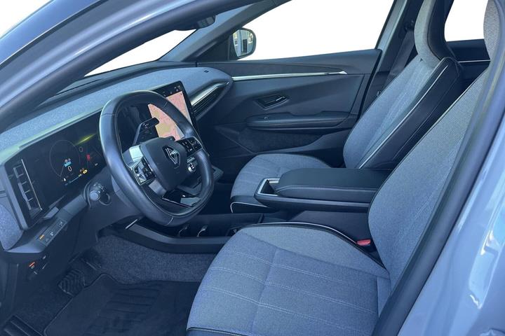 Grå Renault Megane E-Tech fra 2023