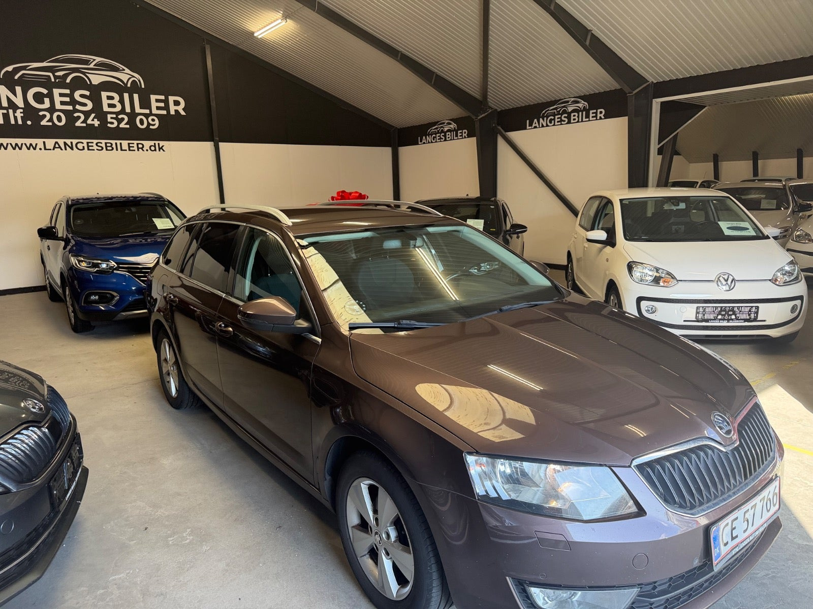Brun Skoda Octavia fra 2016