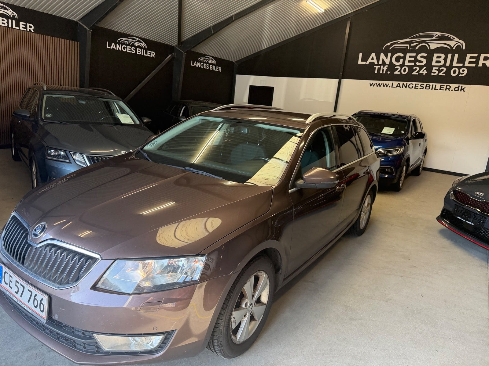 Brun Skoda Octavia fra 2016