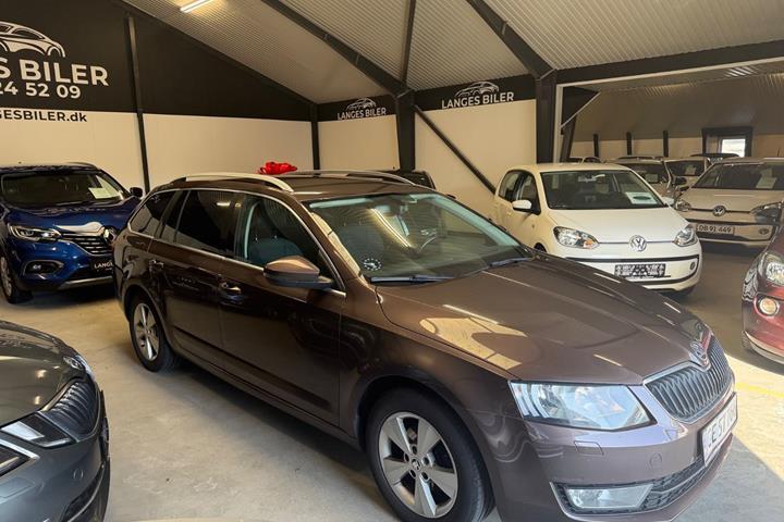 Brun Skoda Octavia fra 2016