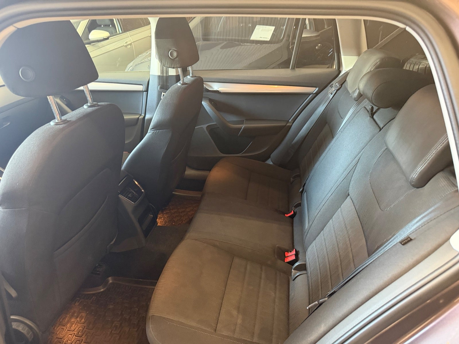 Brun Skoda Octavia fra 2016