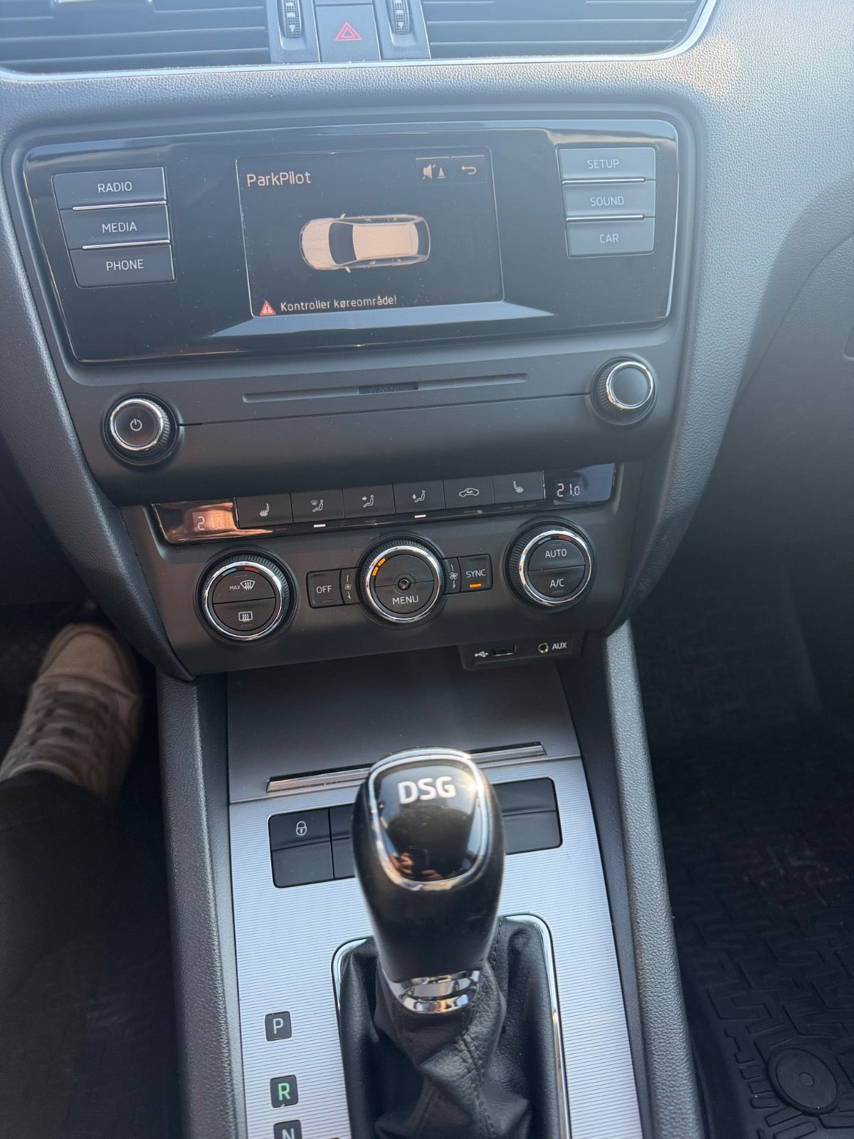 Brun Skoda Octavia fra 2016